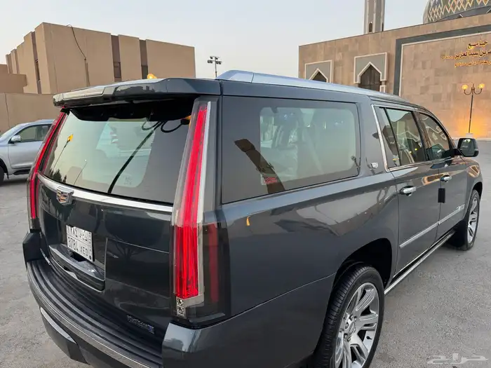 اسكاليد 2019 بريميوم (ملكي) الجميح نظيف جدا 10