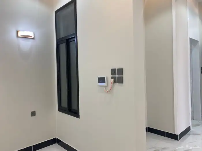 شقق علوية بسطح خاص تشطيب VIP شمال الخميس 19