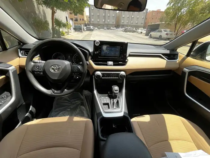 تويوتا رافور بنزين دبل موديل 2022 10