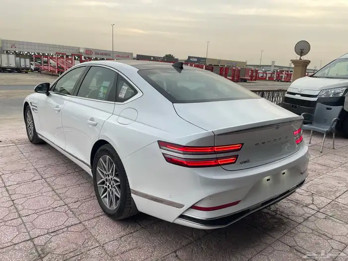 جينسس G80 برستيك موديل 2026 متوفر لون اسود وابيض 6