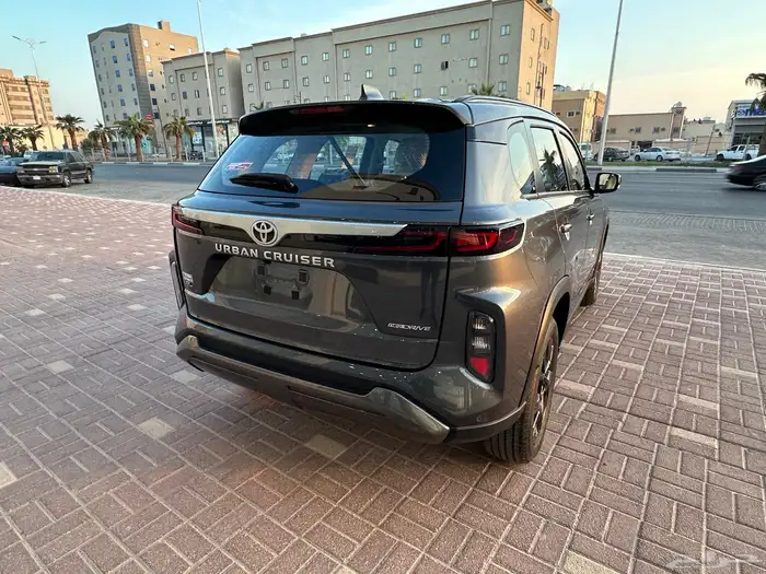 تويوتا أوربان كروس GL 9