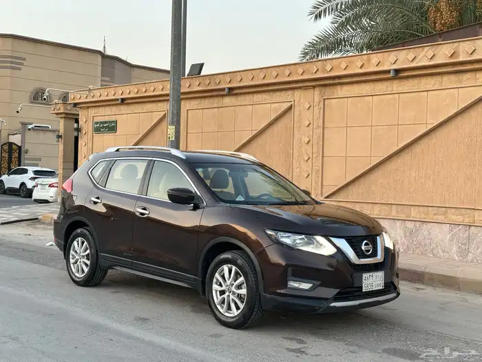 نيسان اكس تريل 2021 نص فل نظيف للبيع 4