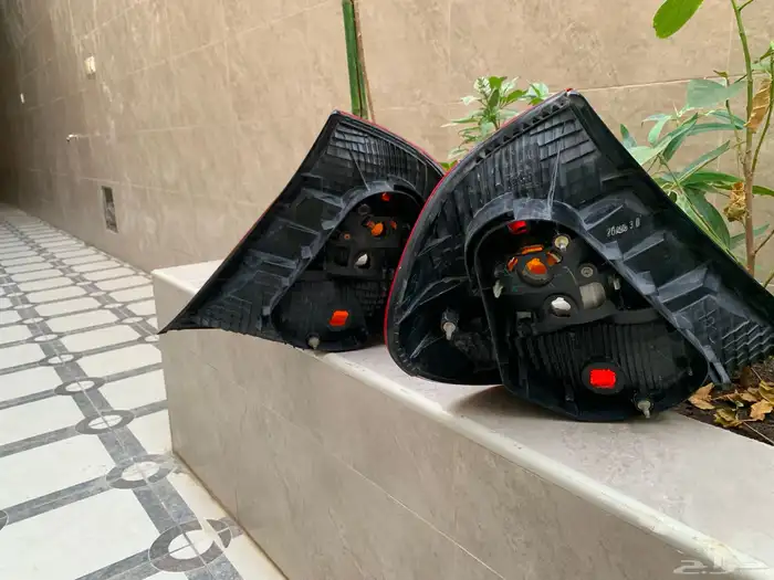 للبيع اسطبات خلفيه تركب من 2003الا 2006 2