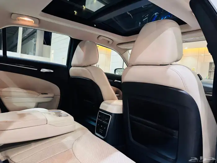 كرايسلر C300 فل كامل نظيف جدا 10