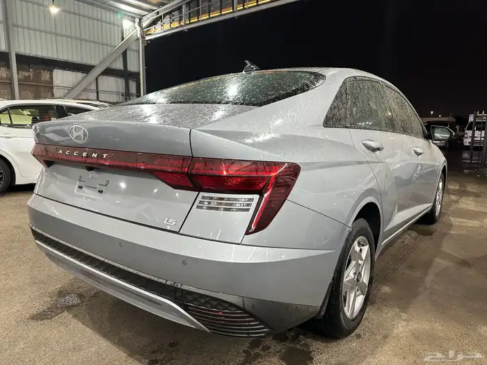 اكسنت استاندر الناغي اللون فضي موديل 2026 16