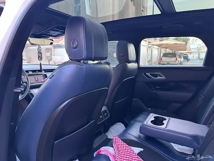 لاند روفر فيلار2020 9