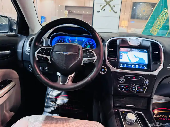 كرايسلر C300 فل كامل نظيف جدا 11