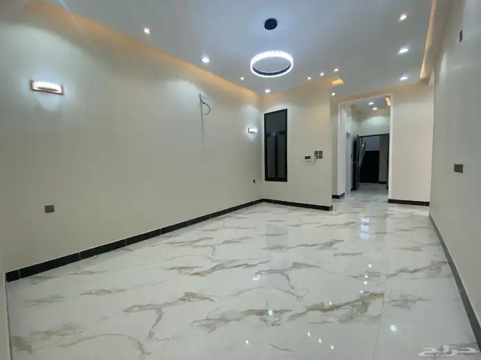 شقق علوية بسطح خاص تشطيب VIP شمال الخميس 7