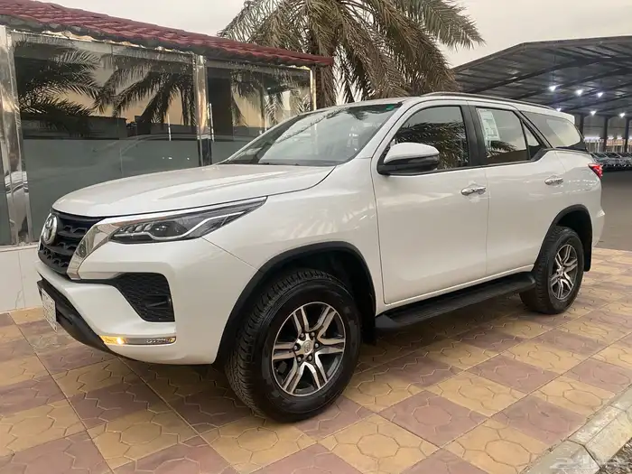 جيب فورتشنر 2023 6سلندر دبل بنزين عداد 34ألف نظيف جدا 5