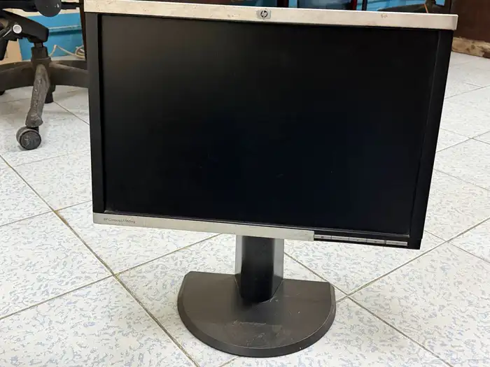 أجهزة كمبيوتر مكتبية وشاشات 2