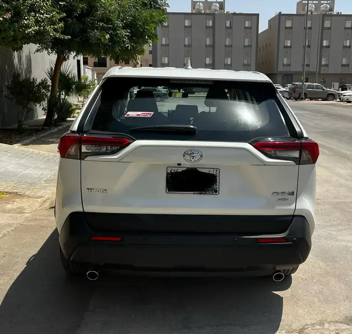 تويوتا رافور بنزين دبل موديل 2022 3