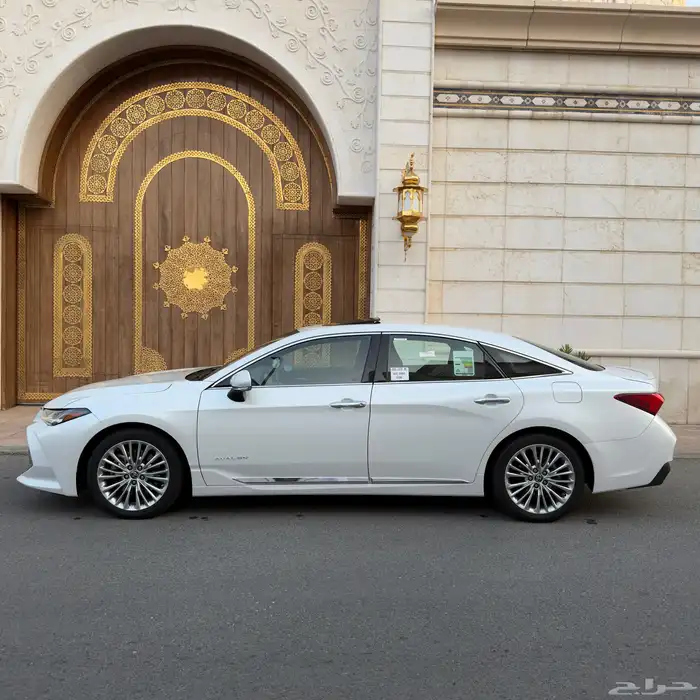 للبيع افالون 2022 بريميوم شبه الجديده 4