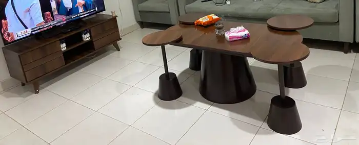 طاولات مع طاولة شاشة تلفزيون استخدام 6 شهور جديدة بدون عيوب 0