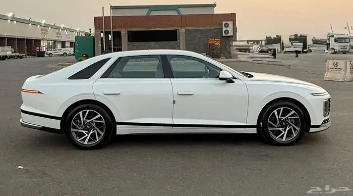 هونداي ازيرا 2023 ( بنزين ) فل كامل شبه جديدة للبيع 7