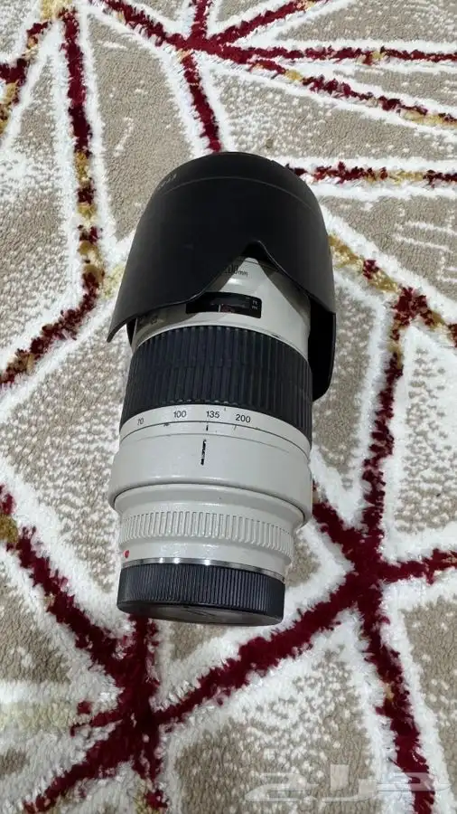 عدسه كانون الاصدار الاول 1