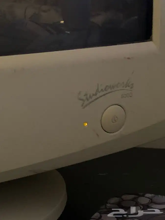 شاشة كمبيوتر قديمه crt 2