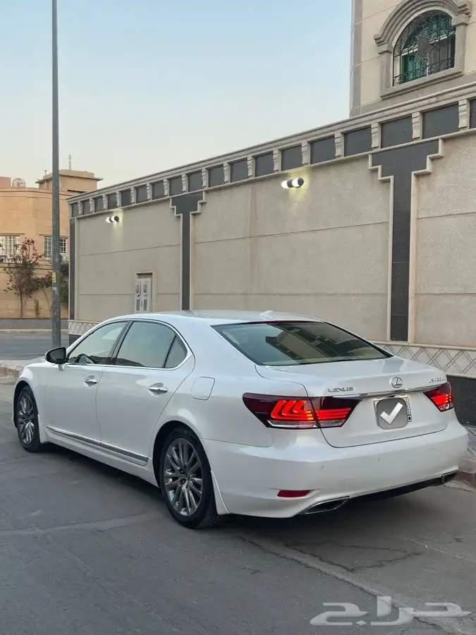 لكزس LS460L فل كامل 18