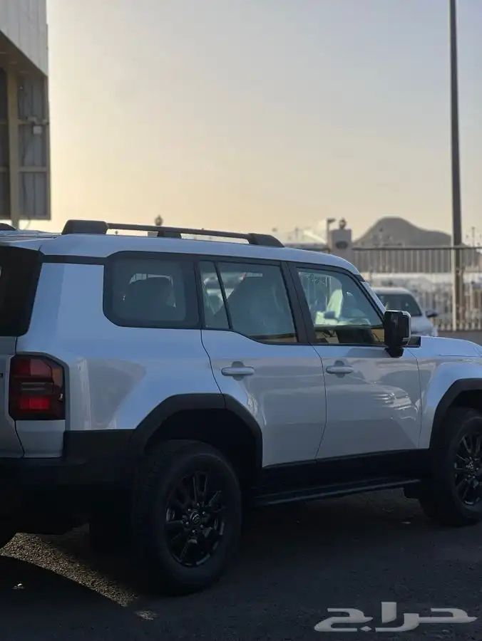 تويوتا برادو 2025 TXL3 بنزين 4