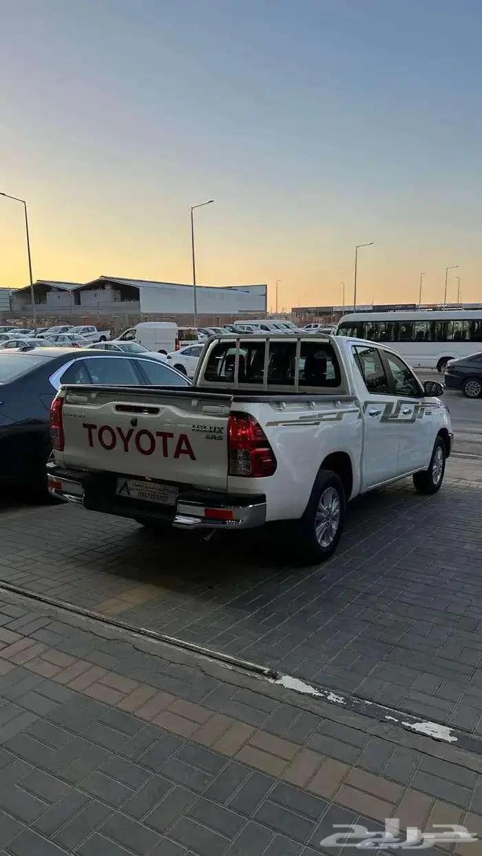 تويوتا هايلكس غمارتين بنزين اتوماتيك خليجي 2025 3