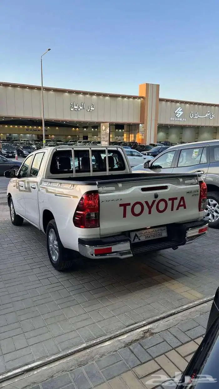 تويوتا هايلكس غمارتين بنزين اتوماتيك خليجي 2025 4