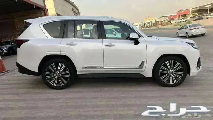 لكزس 2024 BB LX600 سعودي 4