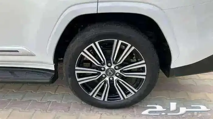 لكزس 2024 BB LX600 سعودي 16