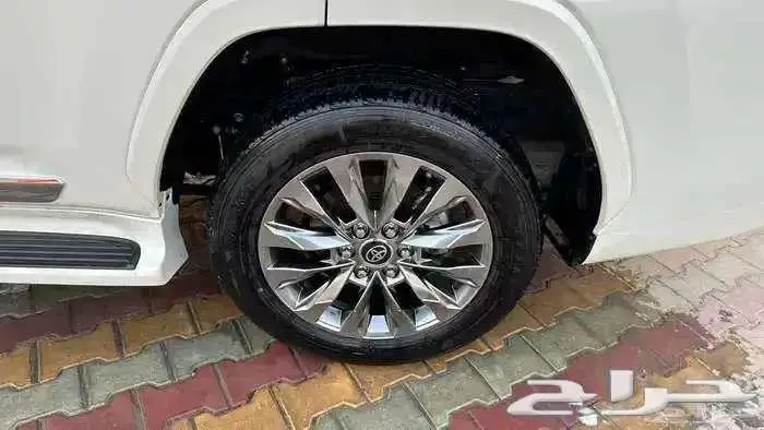 تويوتا لاندكروزر L4 GXR 2023 سعودي 12