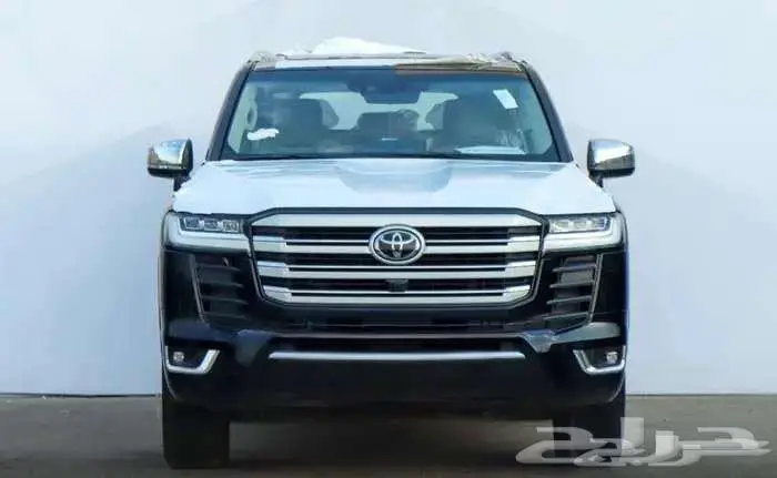لاندكروزر VX موديل 2024 بنزين حبه فقط لون اسود 2