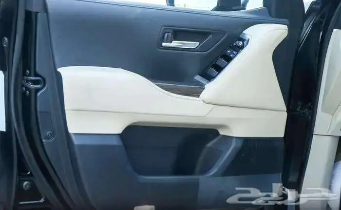 لاندكروزر VX موديل 2024 بنزين حبه فقط لون اسود 13