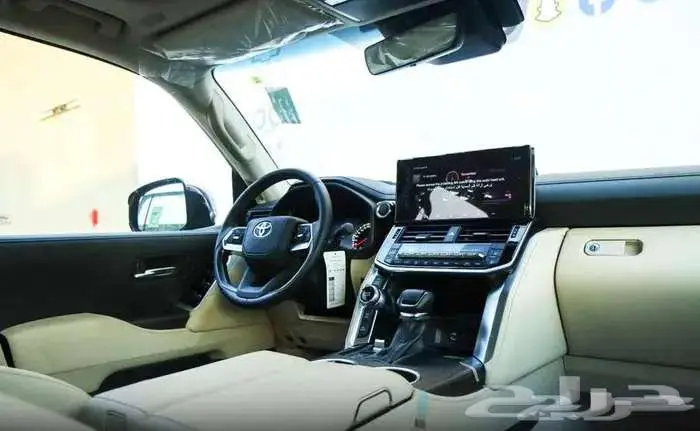 لاندكروزر VX موديل 2024 بنزين حبه فقط لون اسود 16