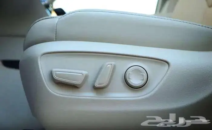 لاندكروزر VX موديل 2024 بنزين حبه فقط لون اسود 24