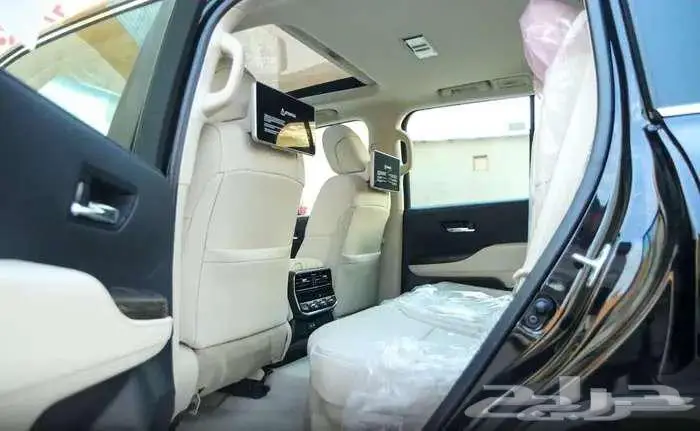 لاندكروزر VX موديل 2024 بنزين حبه فقط لون اسود 17