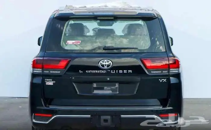 لاندكروزر VX موديل 2024 بنزين حبه فقط لون اسود 7