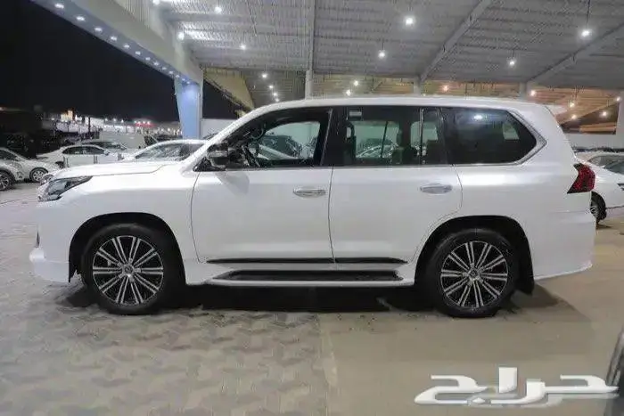 ليكزس LX 570 S فل كامل سبورت فتحة سقف موديل 2019 4