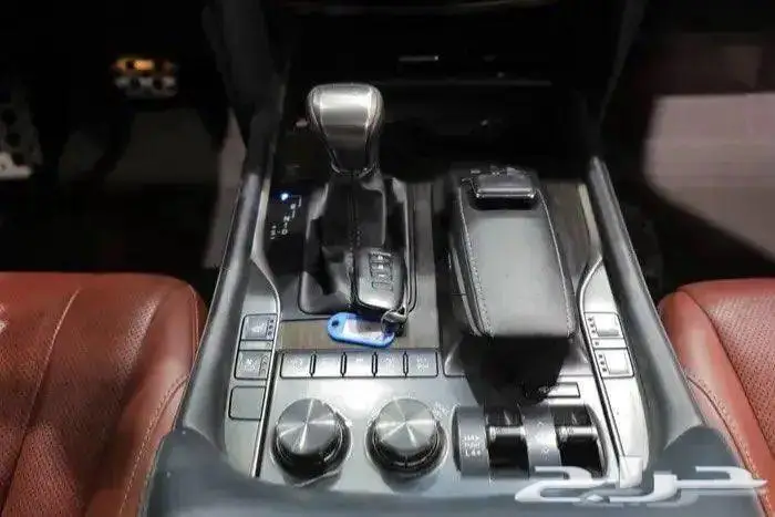 ليكزس LX 570 S فل كامل سبورت فتحة سقف موديل 2019 9