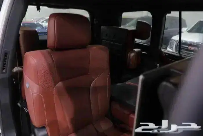 ليكزس LX 570 S فل كامل سبورت فتحة سقف موديل 2019 13