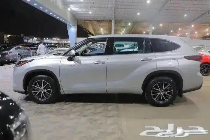 تويوتا هايلندر LE استاندر هايبرد اربعة سلندر موديل 2021 3