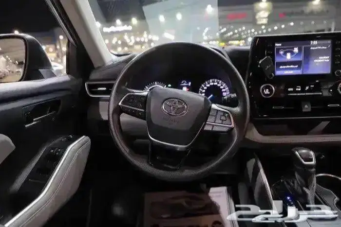 تويوتا هايلندر LE استاندر هايبرد اربعة سلندر موديل 2021 17