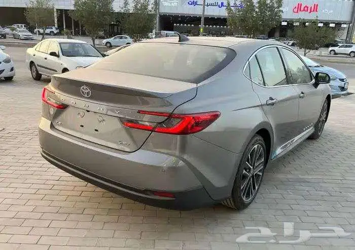 تويوتا كامري LE هايبرد 2025 10