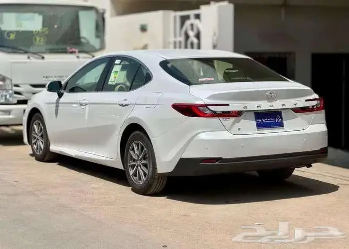 تويوتا كامري E ستاندر بنزين 2025 بالنقد والتقسيط 4