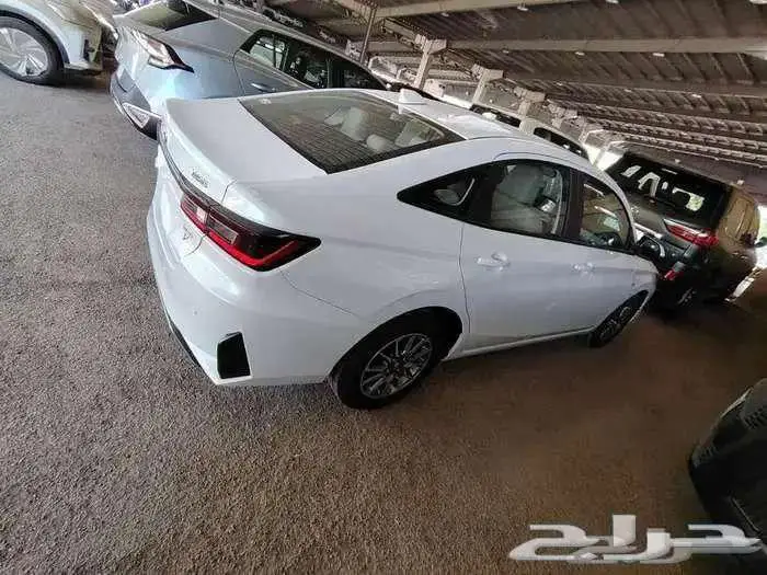 يارس واي ستاندر موديل 2026 حبه فقط لون ابيض لؤلؤي 5