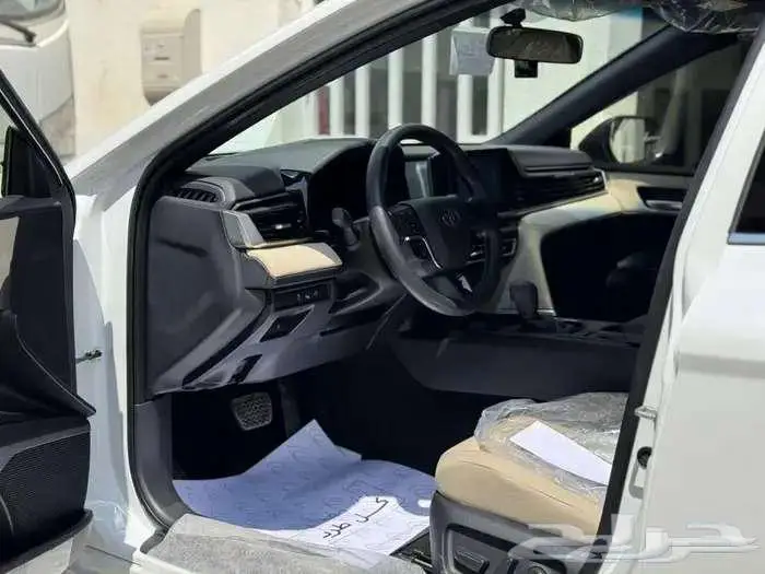 تويوتا كامري E ستاندر بنزين 2025 بالنقد والتقسيط 11