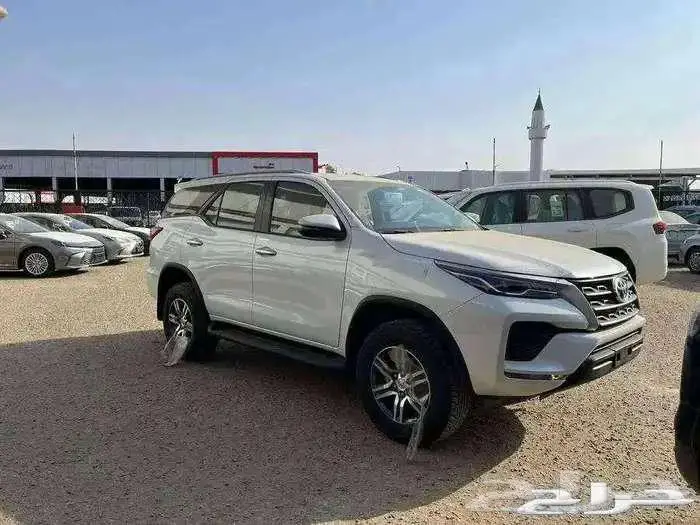 تويوتا فورتشينر GX2 بنزين دبل موديل 2025 كاش و أقساط 0