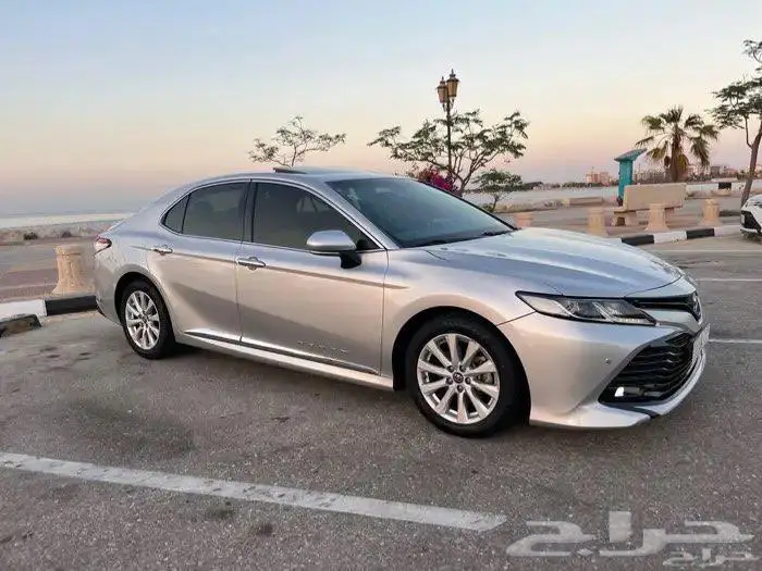 كامري 2019 فل كامل GLE بنزين سعودي ممشى قليل 2