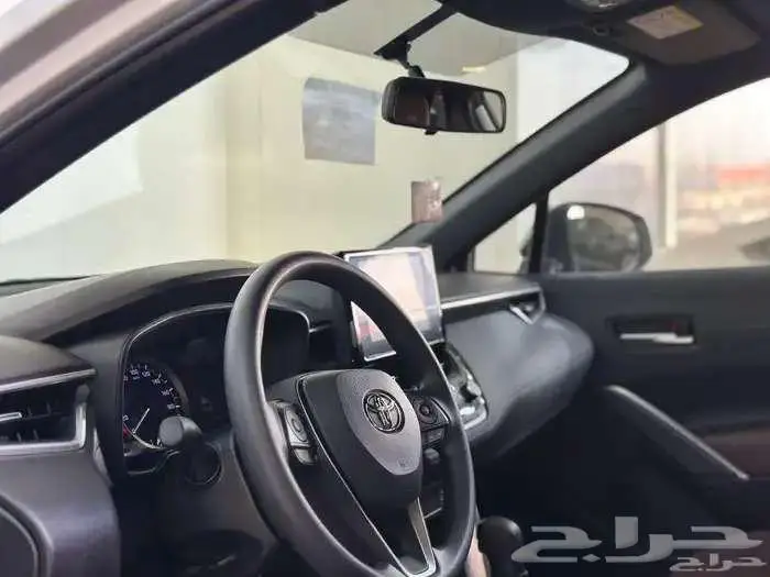 تويوتا كرولا كروس هايبرد LE موديل 2025( عرض الجزيره 2.65) 9