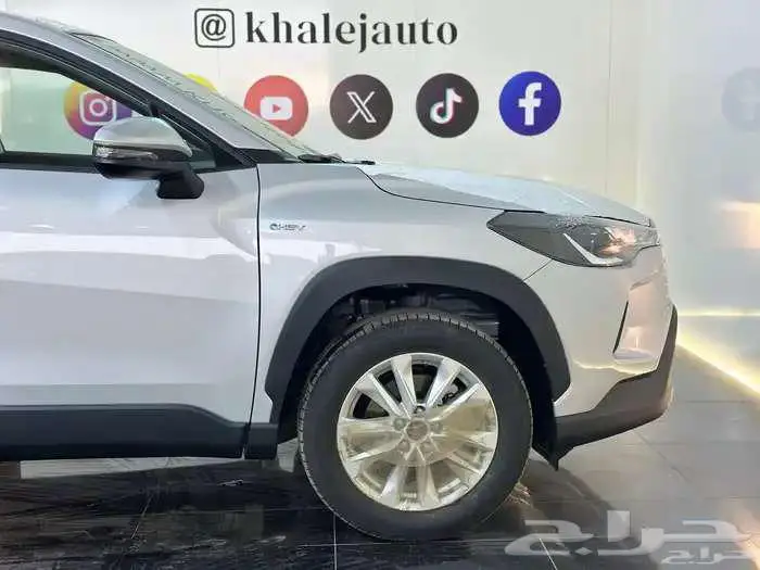 تويوتا كرولا كروس هايبرد LE موديل 2025( عرض الجزيره 2.65) 2