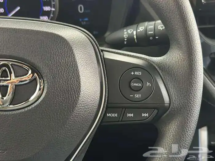 تويوتا كرولا كروس هايبرد LE موديل 2025( عرض الجزيره 2.65) 10