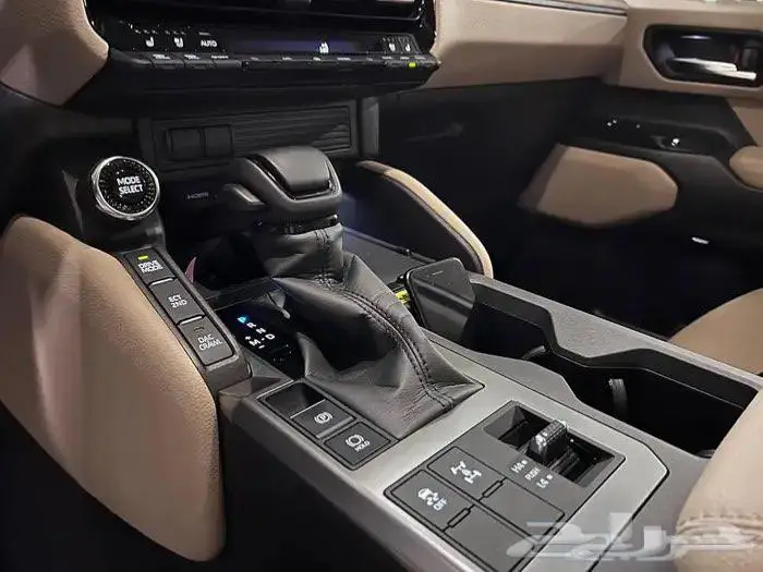 تويوتا برادو TXL3 بنزين عبداللطيف جميل 2025 31