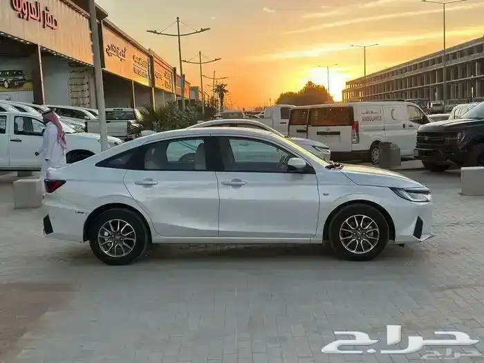 تويوتا يارس 2023 8