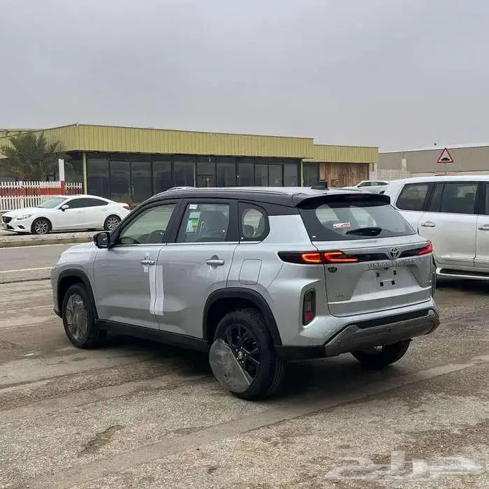 تويوتا اوربان 2026 15